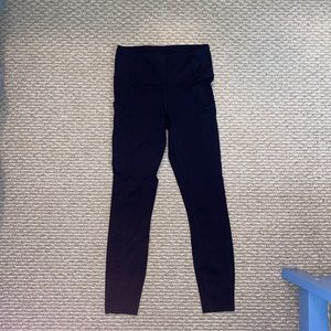 Black lulu lemon leggings with side pockets